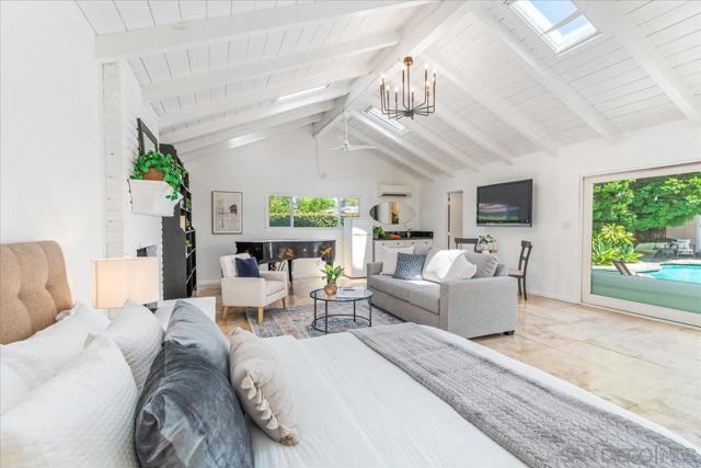 2602 N Louise, Santa Ana CA: https://media.crmls.org/mediaz/21eb81ff-586c-49b2-8599-7437f66198b9.jpg