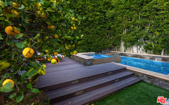 338 Westbourne Drive, West Hollywood CA: https://media.crmls.org/mediaz/21ec0bc4-7942-4dee-bde4-75d3a9f499fa.jpg