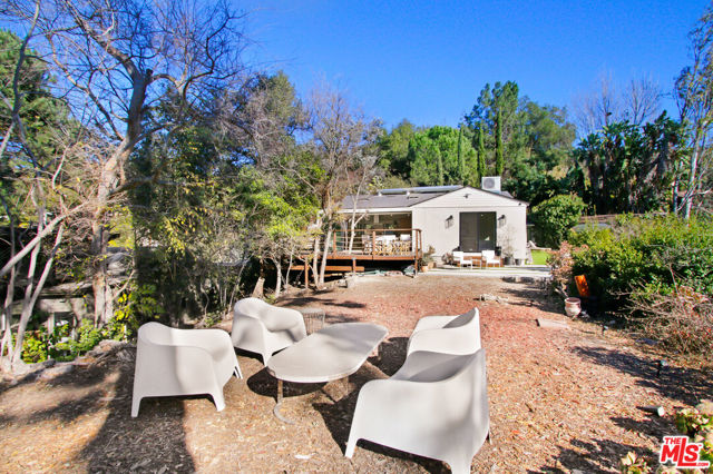 1845 Calgary Lane, Los Angeles CA: https://media.crmls.org/mediaz/21ec6920-018e-40d1-8803-1c88fe090310.jpg