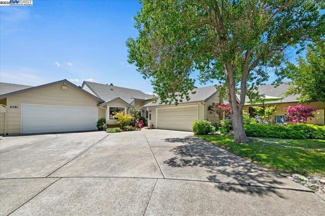 2587 Chablis Way, Livermore CA: https://media.crmls.org/mediaz/21ece604-4db0-4122-9ada-0ad970b57526.jpg