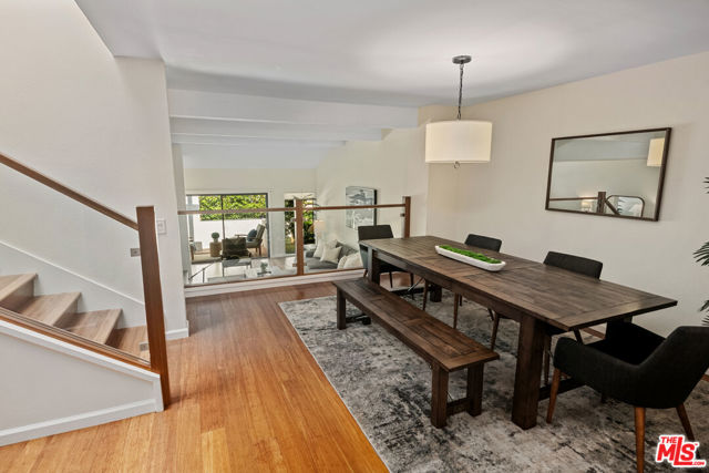 1553 Michael Lane, Pacific Palisades CA: https://media.crmls.org/mediaz/21ed1121-cfa0-4d51-84e5-32365146b008.jpg