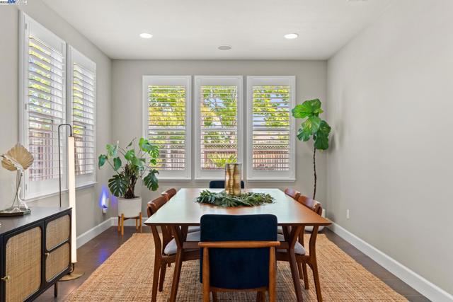 1736 Cottswald St, Danville CA: https://media.crmls.org/mediaz/21ed1cfa-8fd9-472c-a740-82d5ac03ab05.jpg