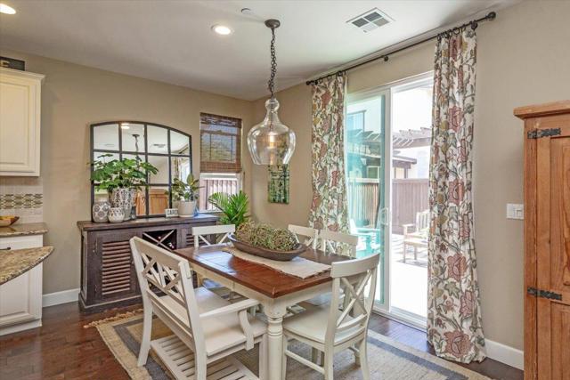 270 Robin Place, Gilroy CA: https://media.crmls.org/mediaz/21ed30a9-e039-4e74-ba3c-2dde2591b73a.jpg