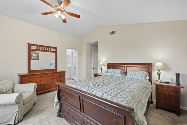 7925 Calle Madrid, Carlsbad CA: https://media.crmls.org/mediaz/21ede4a6-d3bc-4218-bb71-3a02611ed1f6.jpg