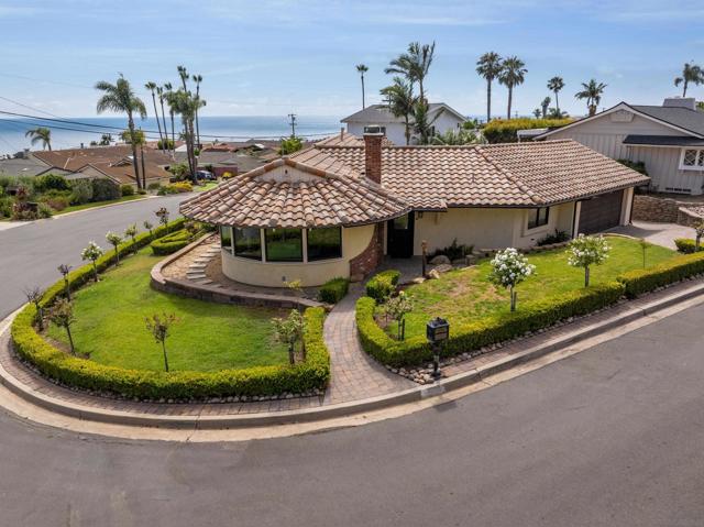 5602 Ladybird Lane, La Jolla CA: https://media.crmls.org/mediaz/21ee08a9-1cf5-460e-baa1-19d92d2248cc.jpg