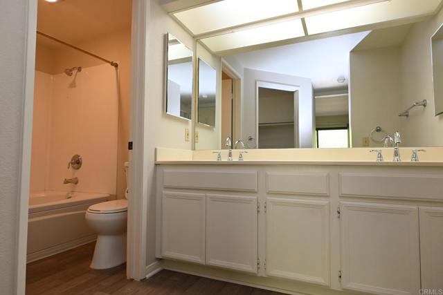 3160 Arroyo Vista, Carlsbad CA: https://media.crmls.org/mediaz/21ee1cd0-053c-401f-a0ae-e67150b7807e.jpg