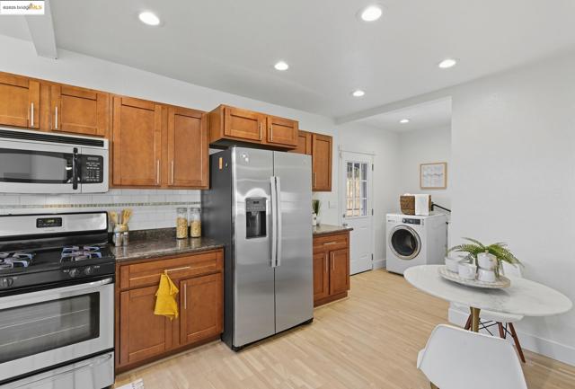 5315 Camden St, Oakland CA: https://media.crmls.org/mediaz/21ee2f1c-17d5-47b0-81ab-d1d6db6430eb.jpg