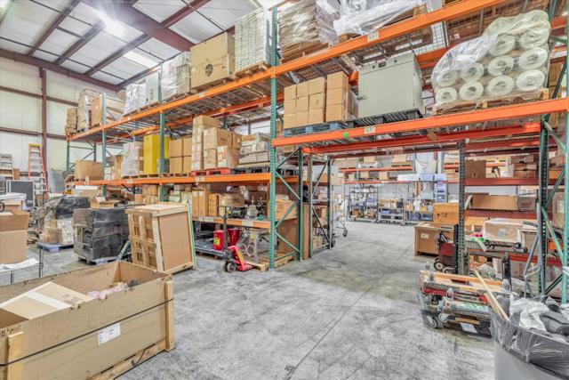 1995 Old Calaveras Road, Milpitas CA: https://media.crmls.org/mediaz/21ee828c-0c9f-46b8-aa44-f353a1ba1c09.jpg