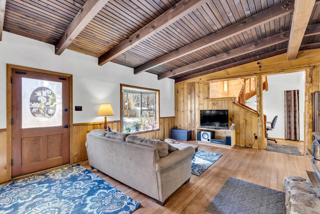 53340 Idyllbrook Drive, Idyllwild CA: https://media.crmls.org/mediaz/21eec907-8737-4b06-9c41-4d9467aad2fc.jpg
