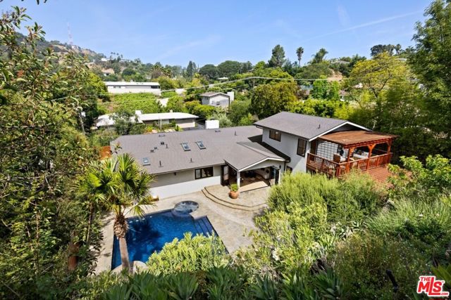 2716 Laurel Pass / Bypass, Los Angeles CA: https://media.crmls.org/mediaz/21eed15e-665b-4e56-aec5-ad3dbf73beeb.jpg