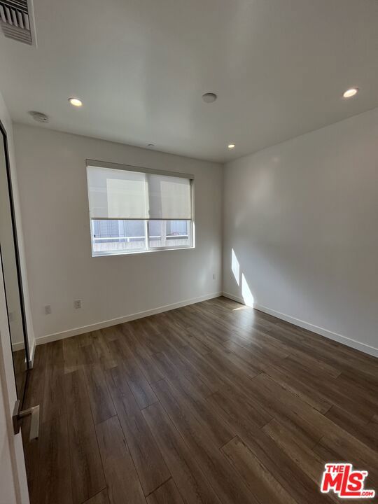 14822 Magnolia Boulevard, Sherman Oaks CA: https://media.crmls.org/mediaz/21ef0c94-5f07-4b52-9a19-ab2af7e7e14a.jpg