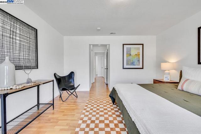21917 Nugget Canyon Dr, Castro Valley CA: https://media.crmls.org/mediaz/21efdcab-2d1f-40c3-b46c-3865598d9de9.jpg
