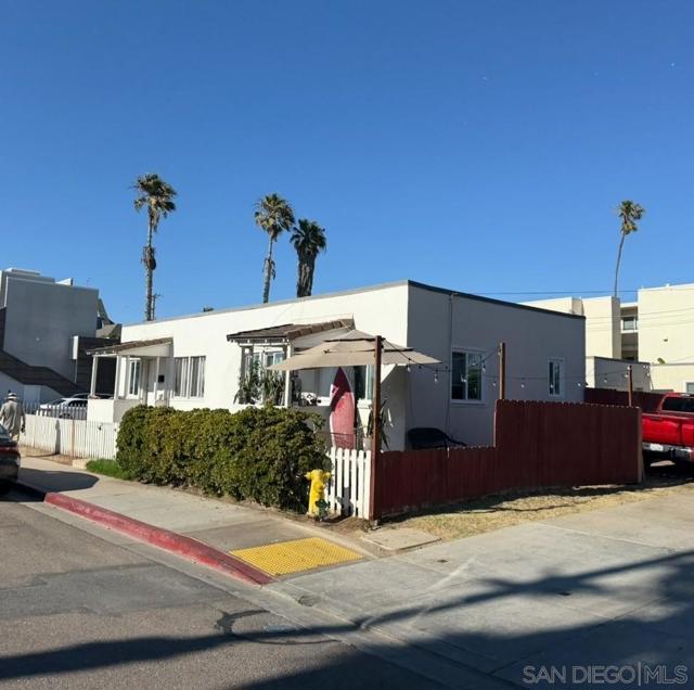 967 69 Seacoast Dr, Imperial Beach CA: https://media.crmls.org/mediaz/21efecd7-ab89-4da7-9217-24f779368c9d.jpg