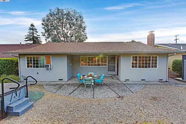 9140 Tangerine St, San Ramon CA: https://media.crmls.org/mediaz/21f03494-ecbc-4c5c-bca9-2a7b2dcfe6b9.jpg