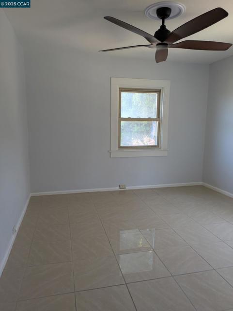 7618 Sunkist Dr, Oakland CA: https://media.crmls.org/mediaz/21f0fae1-15fb-463e-b4d5-420c78df36e5.jpg
