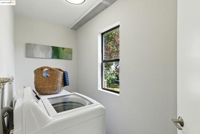 5321 Miles Ave, Oakland CA: https://media.crmls.org/mediaz/21f11e0d-d67d-4be1-b958-065233a298b0.jpg