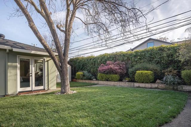 2665 Carolina Avenue, Redwood City CA: https://media.crmls.org/mediaz/21f1d1b7-f2da-484c-9881-d4bec6b94005.jpg