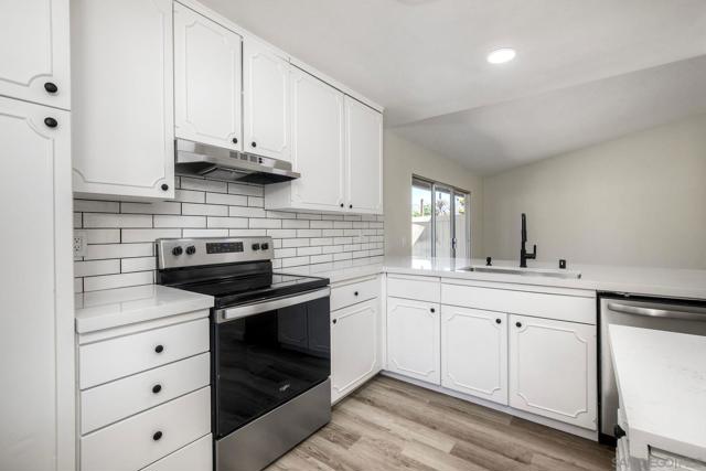 242 Eveningside Gln, Escondido CA: https://media.crmls.org/mediaz/21f1eb03-f0ea-4cb8-a3d3-042203addebb.jpg