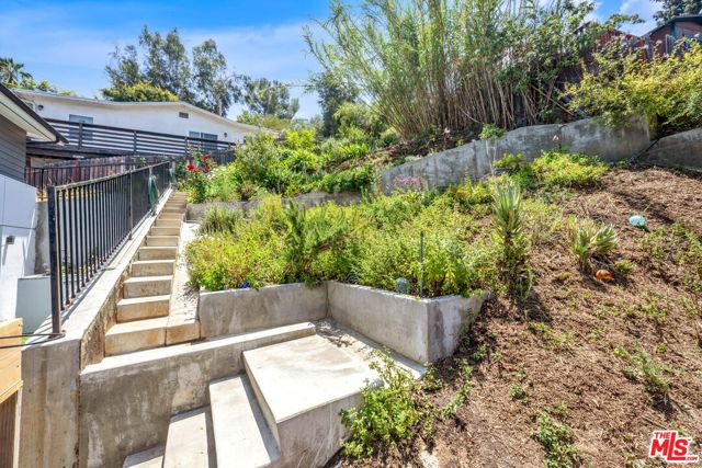 4841 Minden Place, Los Angeles CA: https://media.crmls.org/mediaz/21f25c03-c429-4cae-8f8b-b4b4a33d050a.jpg