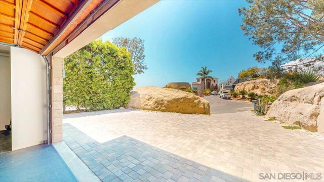 13027 Via Latina, Del Mar CA: https://media.crmls.org/mediaz/21f25c07-4547-477e-80d7-72f146ffd2a0.jpg