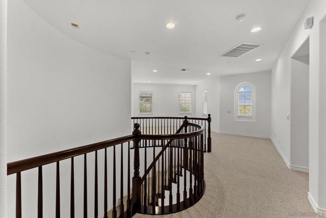 5527 Alexandrine Ct, Oceanside CA: https://media.crmls.org/mediaz/21f26da5-16ef-469e-9cb0-657dd6b97aca.jpg