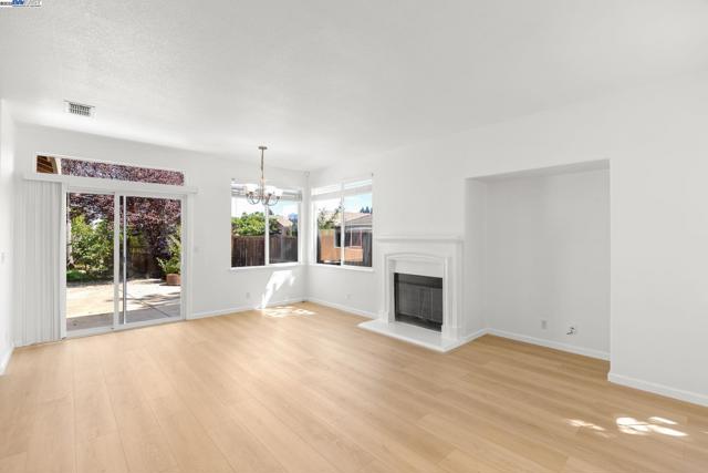 4 Mistyvale Ct, Sacramento CA: https://media.crmls.org/mediaz/21f31548-ff4d-4523-b88d-305a2f7703ef.jpg