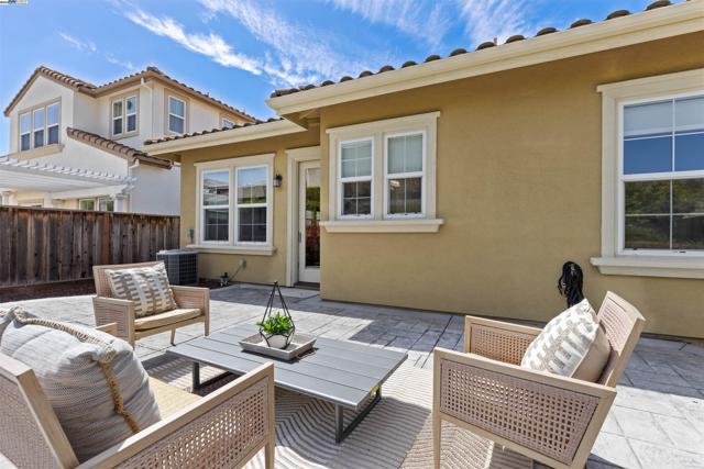 2715 Palatino Ct, Dublin CA: https://media.crmls.org/mediaz/21f31aad-0a5e-4a19-94bb-6ce47ffa8091.jpg