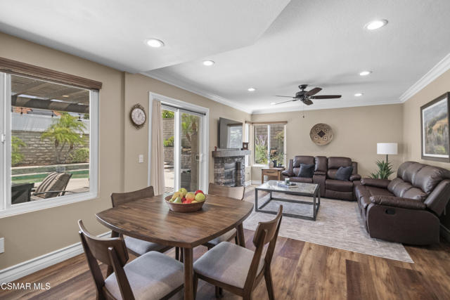 4016 Blairwood Drive, Moorpark CA: https://media.crmls.org/mediaz/21f33927-9113-4004-9833-7658b19fd851.jpg