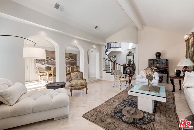 2807 Deep Canyon Drive, Beverly Hills CA: https://media.crmls.org/mediaz/21f38294-eef1-4800-8752-ecf07cc63591.jpg