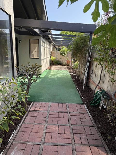 1404 Lombard Street, Vista CA: https://media.crmls.org/mediaz/21f41881-4b0c-43a3-bc86-6b91819e3dab.jpg