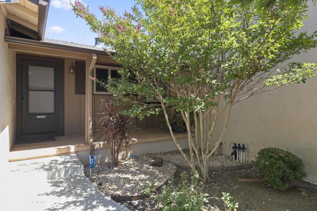 1128 Verona Ave, Livermore CA: https://media.crmls.org/mediaz/21f46d1c-96f4-4fa1-8f40-4e54e11710b7.jpg