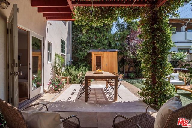 630 Brooks Avenue, Venice CA: https://media.crmls.org/mediaz/21f5c66d-8b72-4ca1-98f3-8752815d95e4.jpg