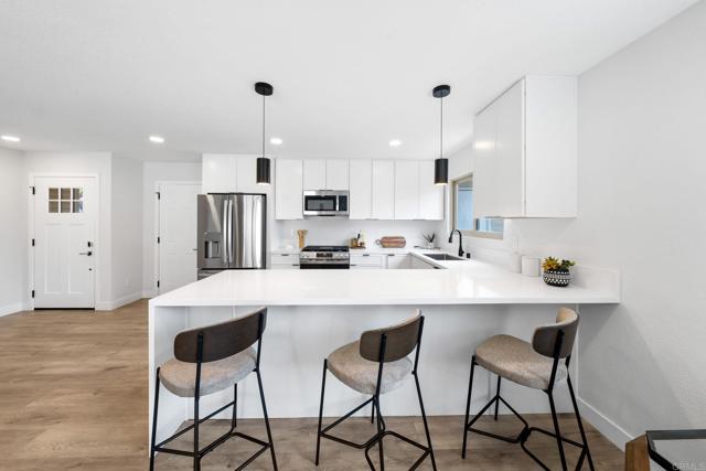 9121 Heatherdale Street, Santee CA: https://media.crmls.org/mediaz/21f6bd4f-b2d4-4848-a176-e15ec9d3b8ff.jpg