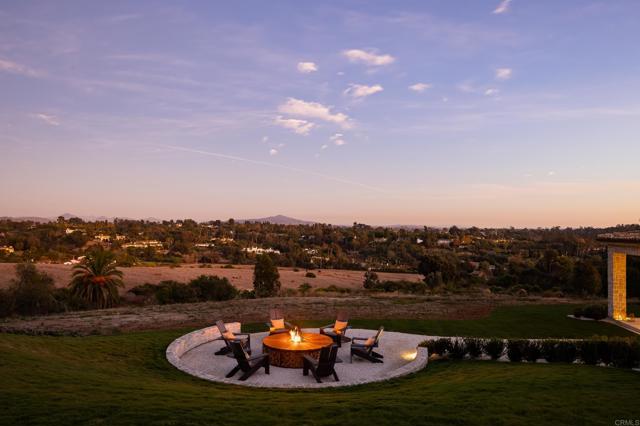 17845 Via de Fortuna, Rancho Santa Fe CA: https://media.crmls.org/mediaz/21f70248-8826-4585-857a-f8cb9609a148.jpg