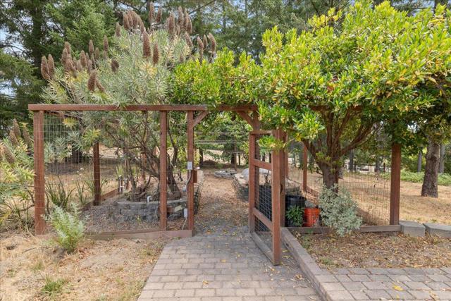23435 Summit Road, Los Gatos CA: https://media.crmls.org/mediaz/21f7b147-d06f-4cd8-810f-bf2154348601.jpg