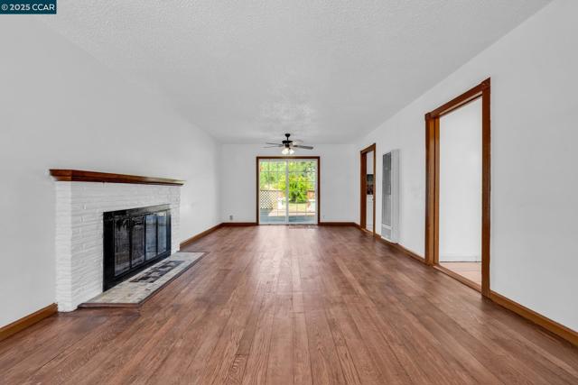 18127 Madison Ave, Castro Valley CA: https://media.crmls.org/mediaz/21f814f3-20c1-4c5c-b846-5d81f079df6d.jpg