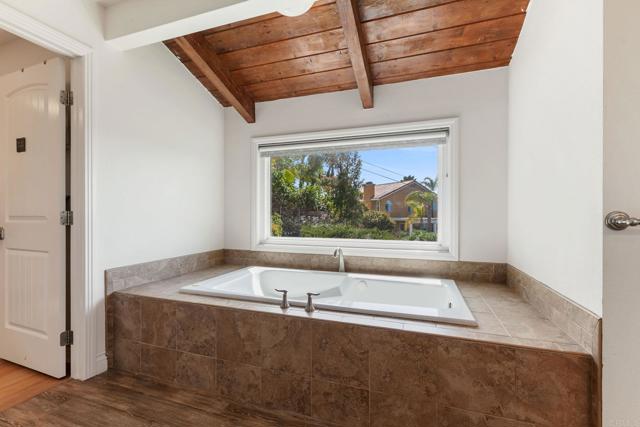 1628 Lone Oak Rd, Vista CA: https://media.crmls.org/mediaz/21f8bd74-fdcc-49a1-abb7-c56266269a4b.jpg