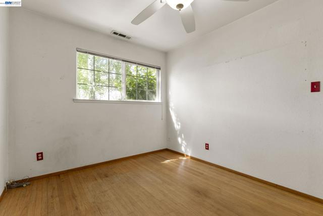 Image 21 of 46 For 35446 Cleremont Dr