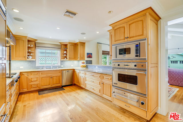 4246 STERN Avenue photo 6