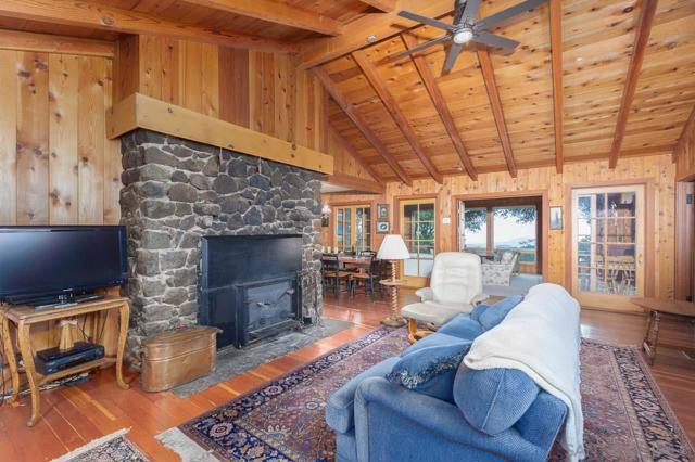 4597 Luneta Drive, Julian CA: https://media.crmls.org/mediaz/21f925e3-0e5f-44bb-b86d-f353dbb632b1.jpg