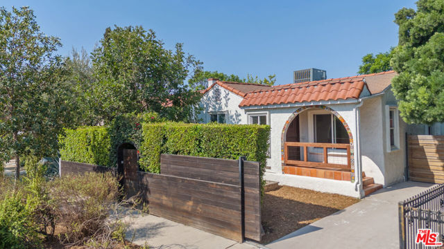 4031 Edenhurst Avenue, Los Angeles CA: https://media.crmls.org/mediaz/21f95b6a-f1b5-4908-a5fa-255938ea2c2a.jpg