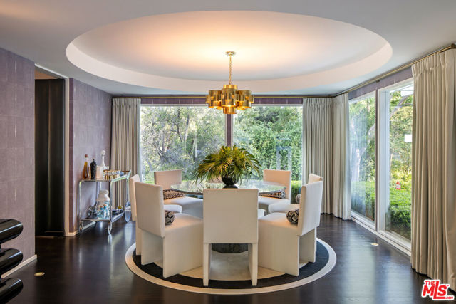 16745 Bosque Drive, Encino CA: https://media.crmls.org/mediaz/21f9d31d-1576-44e9-b429-f18b325ba2e6.jpg