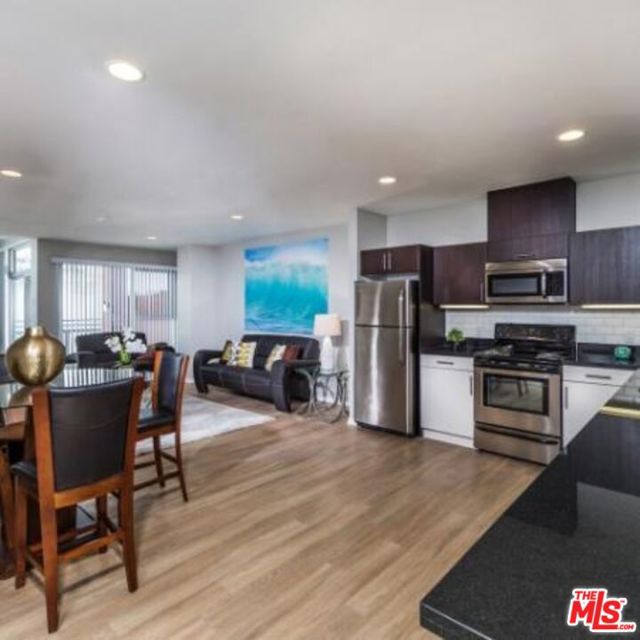 245 PINE Avenue, Long Beach CA: https://media.crmls.org/mediaz/21f9e226-a662-4fb2-9fb8-6a327f9d2c7a.jpg