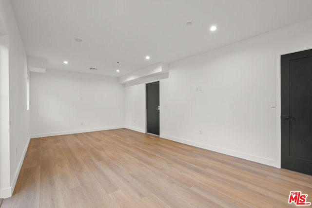 1331 N June Street, Los Angeles CA: https://media.crmls.org/mediaz/21fa0e8e-dc1a-4af2-ba38-4fade0aeb669.jpg