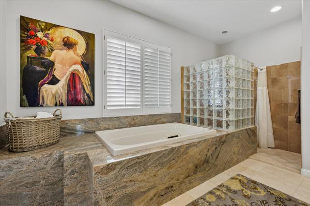 81205 Kingston Heath, La Quinta CA: https://media.crmls.org/mediaz/21fa279d-d179-4049-81e2-79576642b7db.jpg