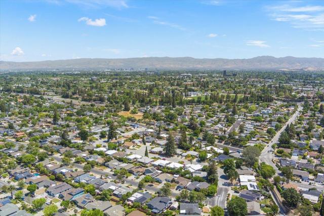 494 Century Drive, Campbell CA: https://media.crmls.org/mediaz/21fab9dd-b9f5-44fd-992e-9dbaf42654e8.jpg