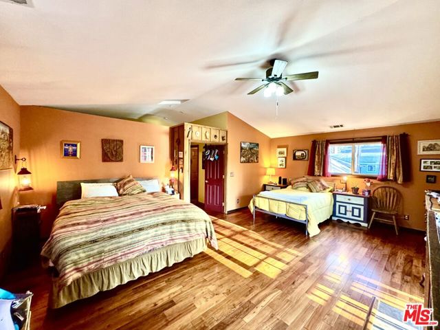 539 Lakewood Lane, Big Bear CA: https://media.crmls.org/mediaz/21faf11f-9223-4594-b7dd-febdb5429196.jpg