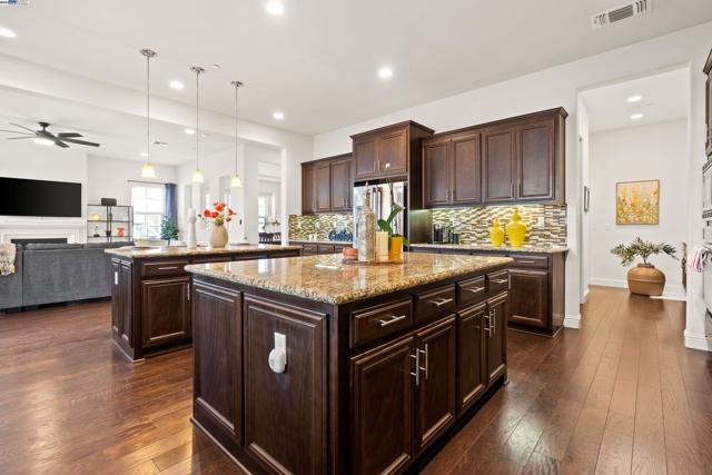 4440 Pine Mountain Way, Dublin CA: https://media.crmls.org/mediaz/21fb70a6-ab08-4b93-bf53-23fb3b06e523.jpg