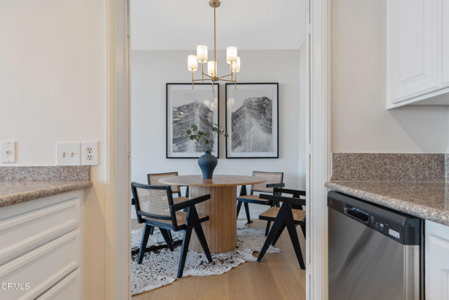 960 San Pasqual Street, Pasadena CA: https://media.crmls.org/mediaz/21fc0b24-94bc-4df2-9e1e-82745419006e.jpg