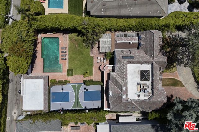 628 N Elm Drive, Beverly Hills CA: https://media.crmls.org/mediaz/21fc5e6b-c950-4454-92dd-115069f28f36.jpg